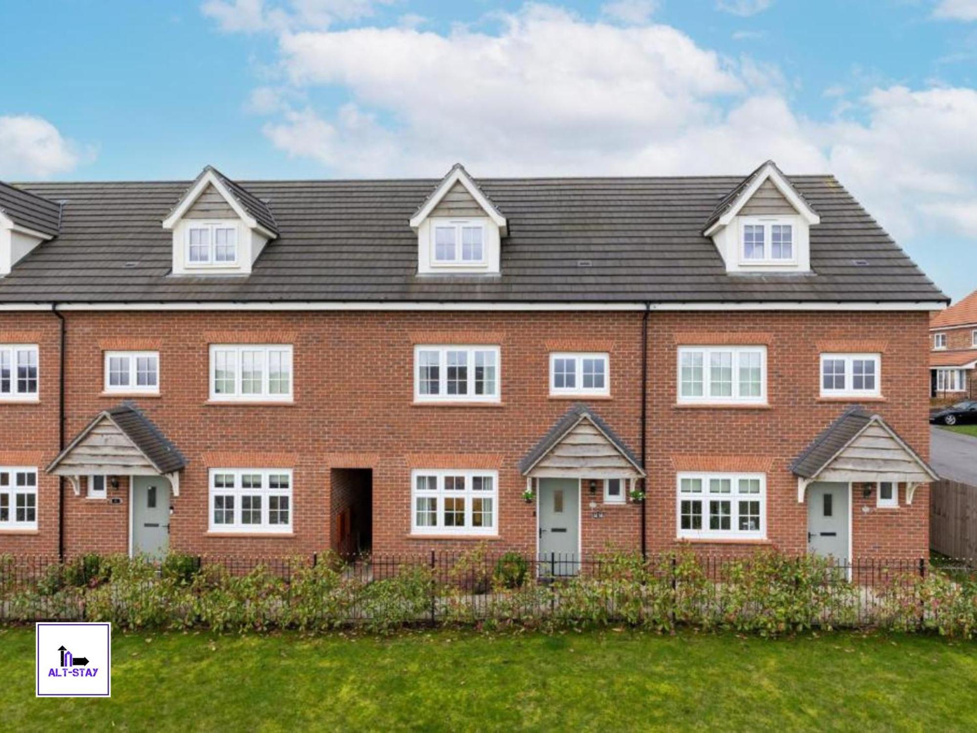 4 Bed 3 Bath - Kirkstall House By Alt-Stay Accommodation - Ideal For Contractors & Remote Workers - Long Stays Welcome Wakefield Eksteriør billede