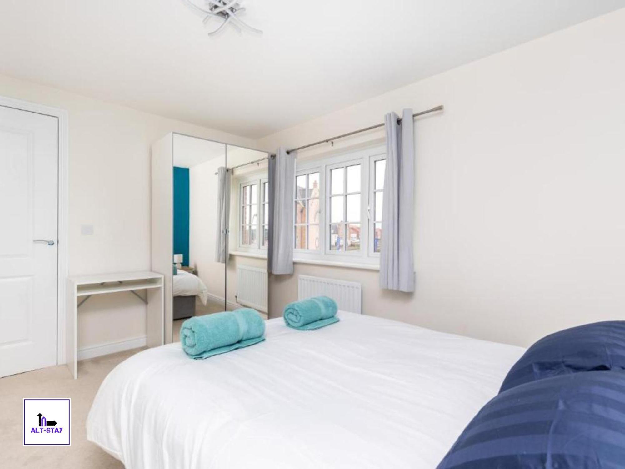 4 Bed 3 Bath - Kirkstall House By Alt-Stay Accommodation - Ideal For Contractors & Remote Workers - Long Stays Welcome Wakefield Eksteriør billede