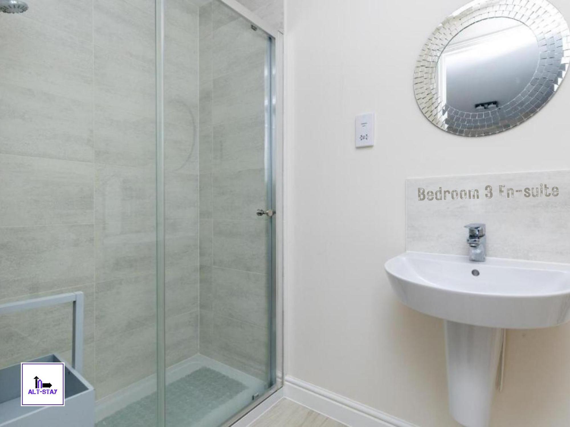 4 Bed 3 Bath - Kirkstall House By Alt-Stay Accommodation - Ideal For Contractors & Remote Workers - Long Stays Welcome Wakefield Eksteriør billede