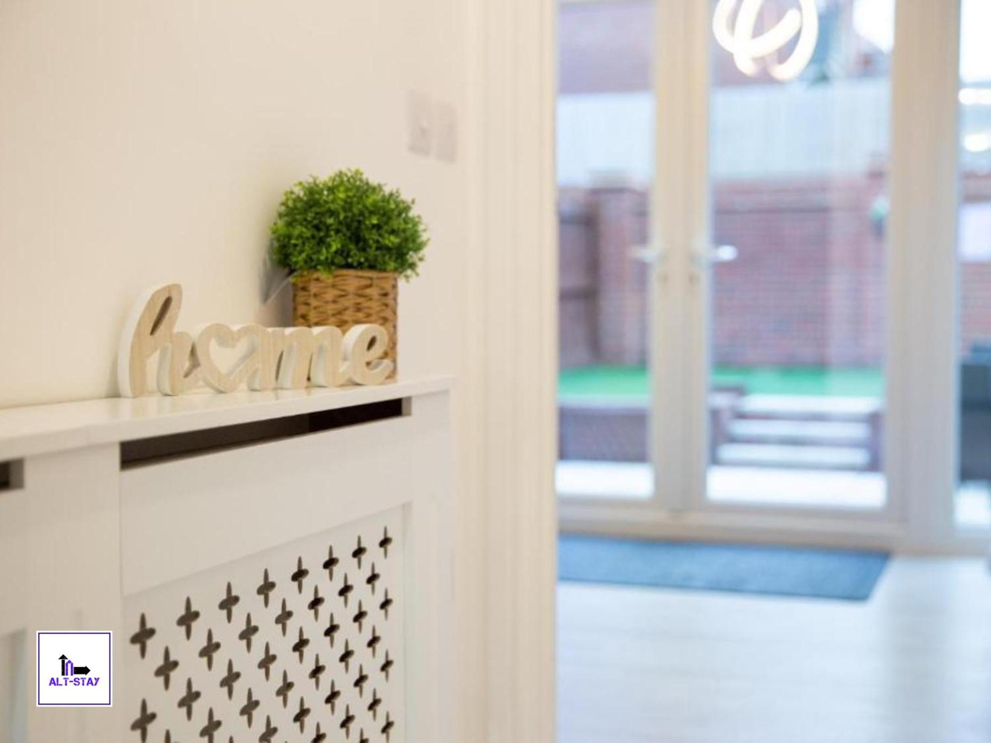 4 Bed 3 Bath - Kirkstall House By Alt-Stay Accommodation - Ideal For Contractors & Remote Workers - Long Stays Welcome Wakefield Eksteriør billede