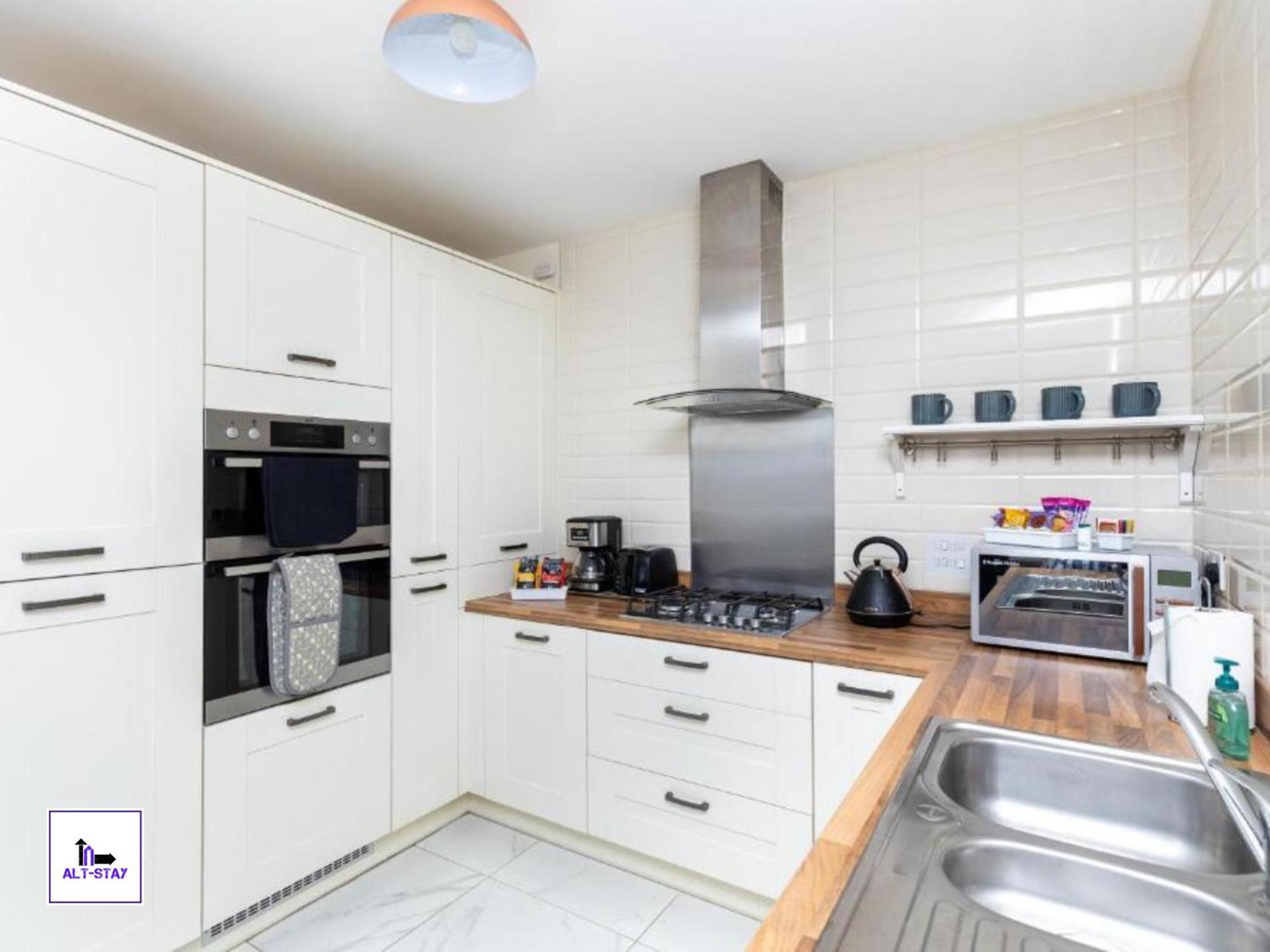 4 Bed 3 Bath - Kirkstall House By Alt-Stay Accommodation - Ideal For Contractors & Remote Workers - Long Stays Welcome Wakefield Eksteriør billede