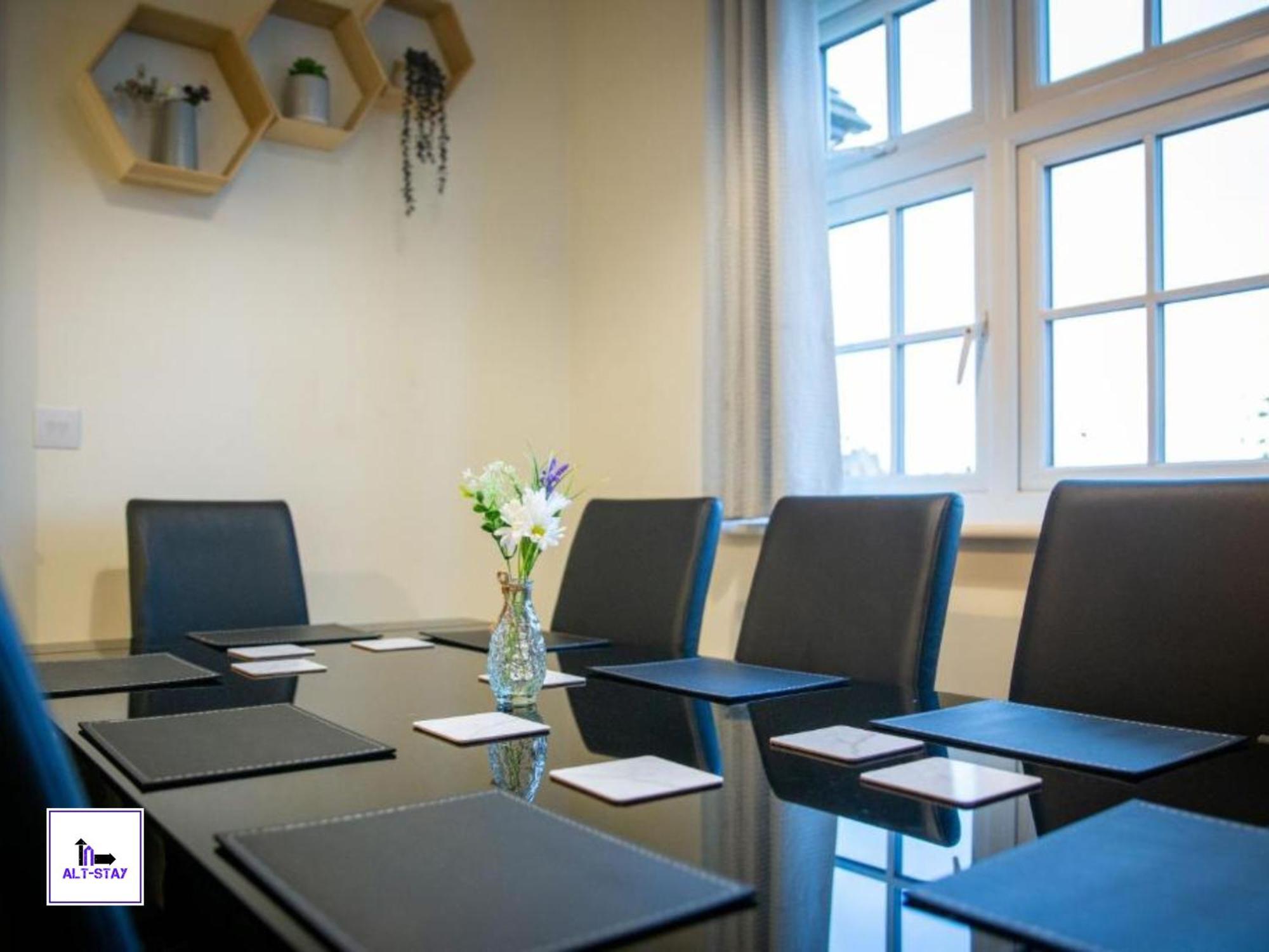 4 Bed 3 Bath - Kirkstall House By Alt-Stay Accommodation - Ideal For Contractors & Remote Workers - Long Stays Welcome Wakefield Eksteriør billede