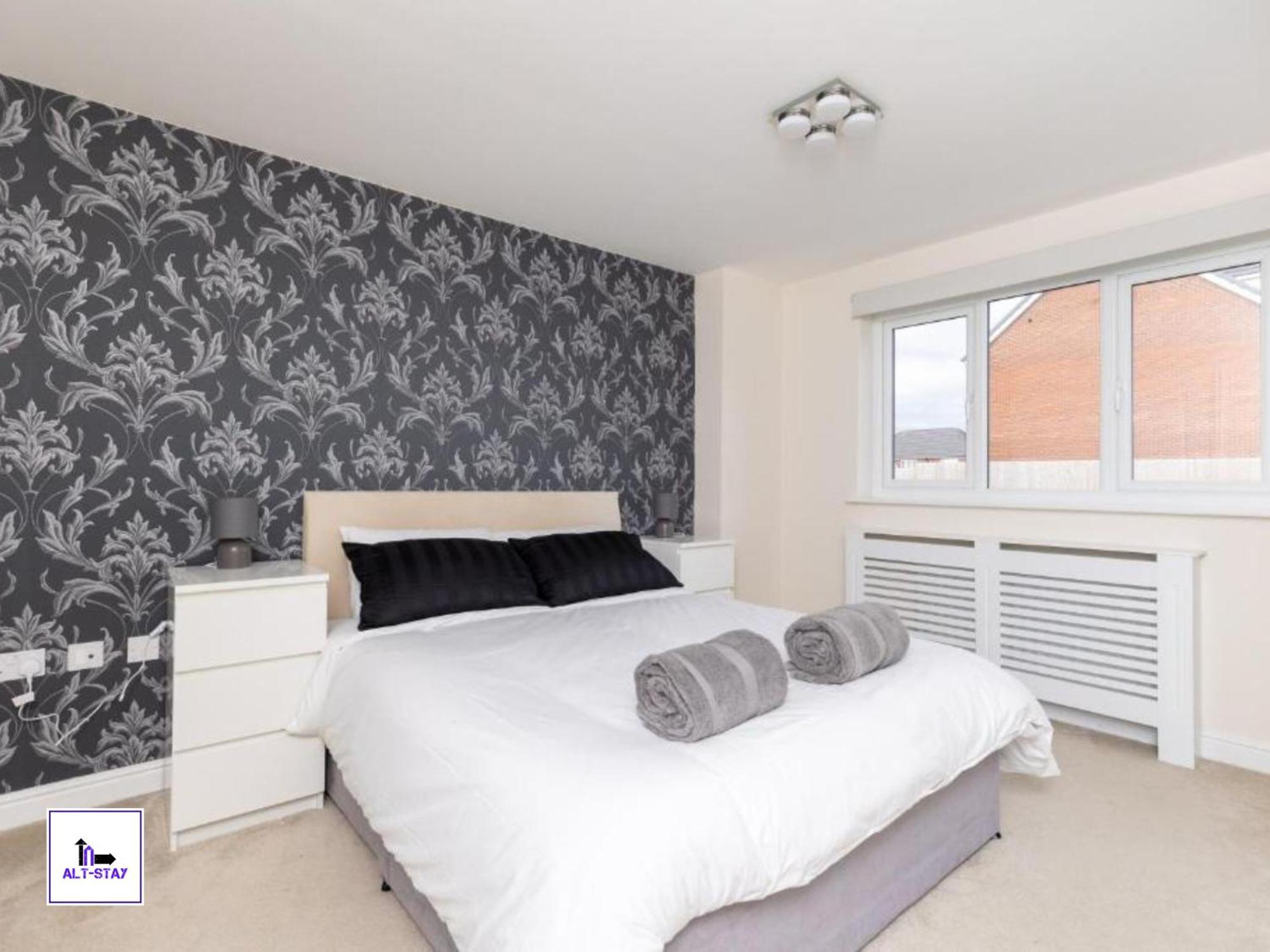 4 Bed 3 Bath - Kirkstall House By Alt-Stay Accommodation - Ideal For Contractors & Remote Workers - Long Stays Welcome Wakefield Eksteriør billede