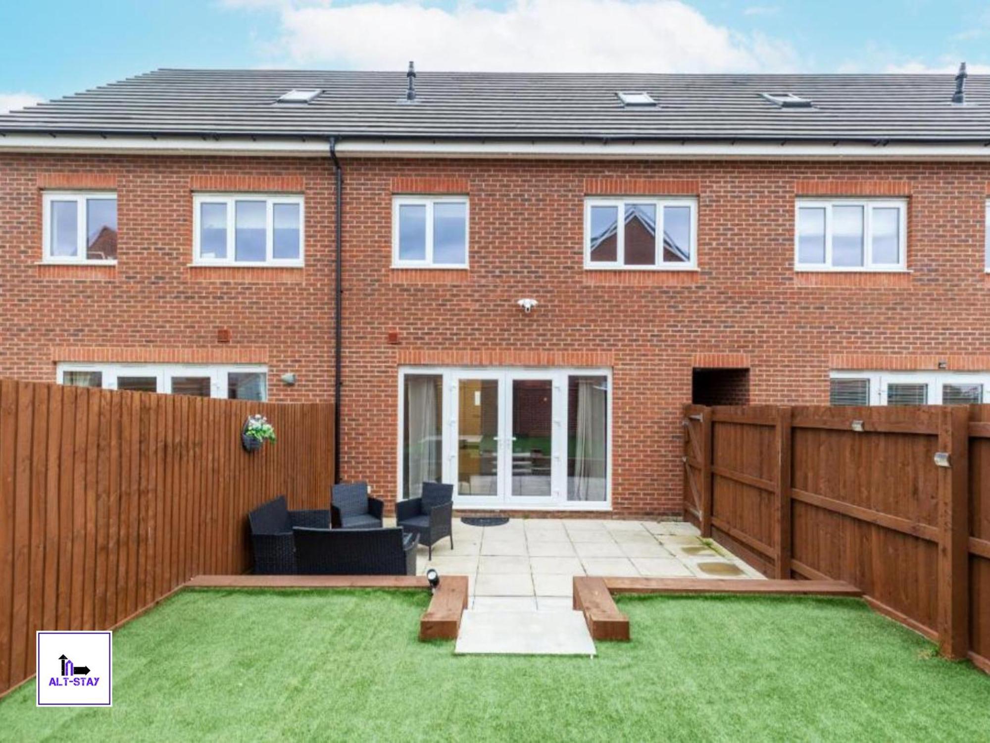 4 Bed 3 Bath - Kirkstall House By Alt-Stay Accommodation - Ideal For Contractors & Remote Workers - Long Stays Welcome Wakefield Eksteriør billede