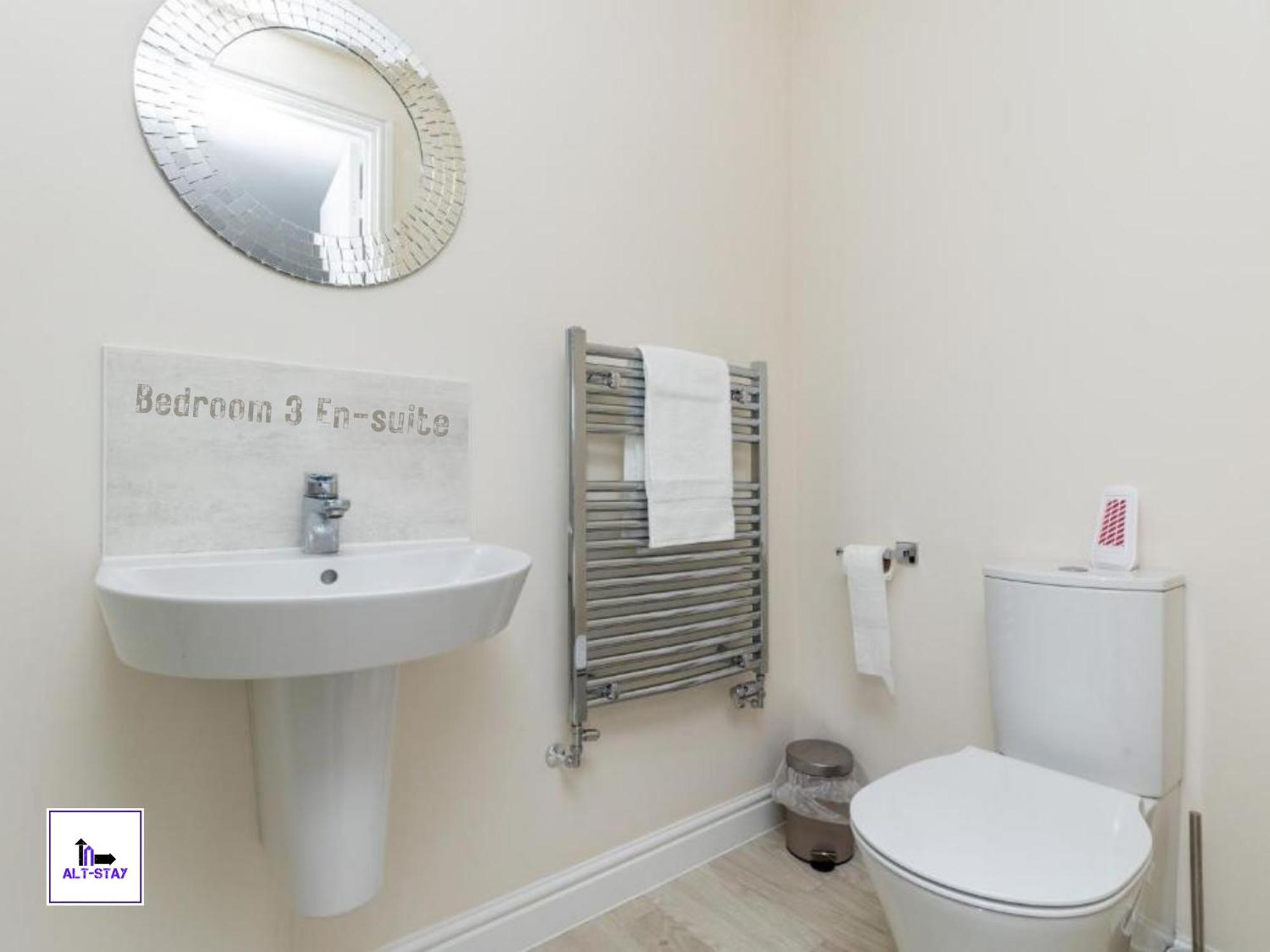 4 Bed 3 Bath - Kirkstall House By Alt-Stay Accommodation - Ideal For Contractors & Remote Workers - Long Stays Welcome Wakefield Eksteriør billede
