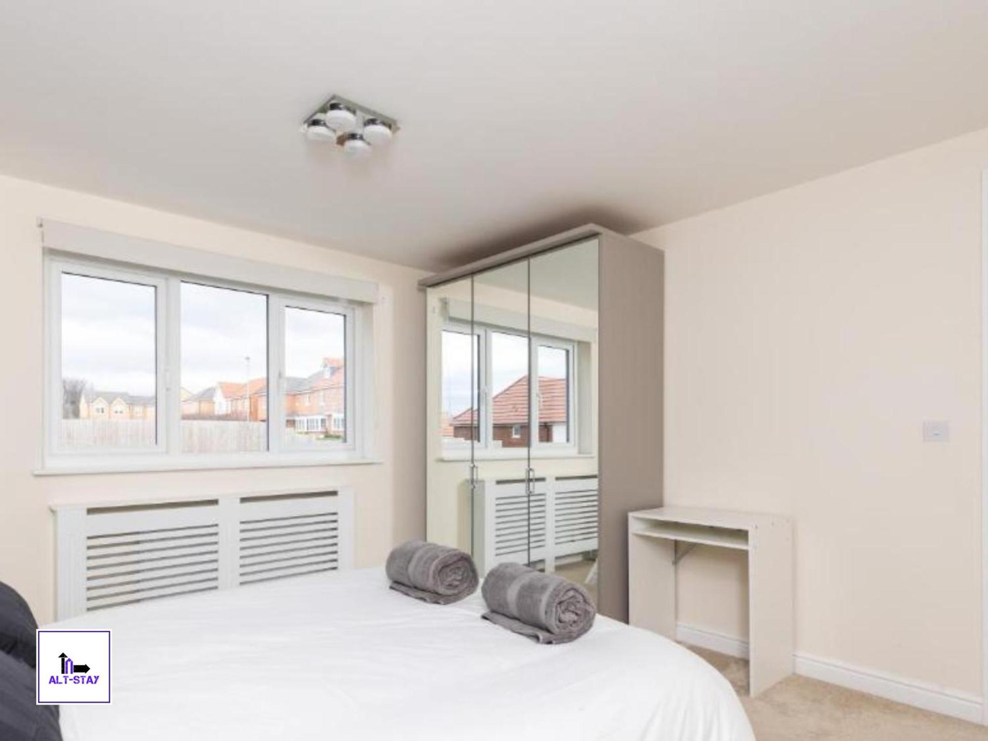 4 Bed 3 Bath - Kirkstall House By Alt-Stay Accommodation - Ideal For Contractors & Remote Workers - Long Stays Welcome Wakefield Eksteriør billede