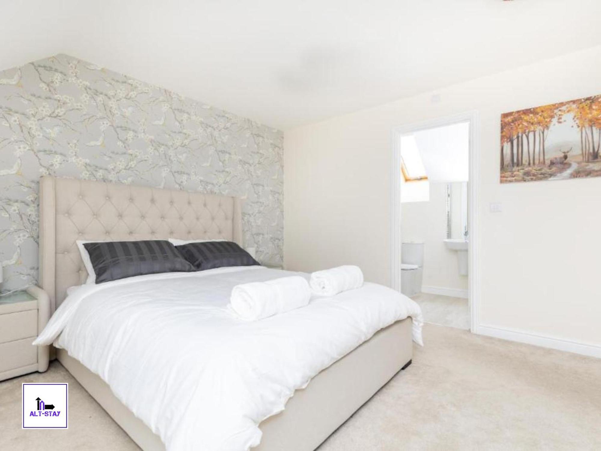 4 Bed 3 Bath - Kirkstall House By Alt-Stay Accommodation - Ideal For Contractors & Remote Workers - Long Stays Welcome Wakefield Eksteriør billede